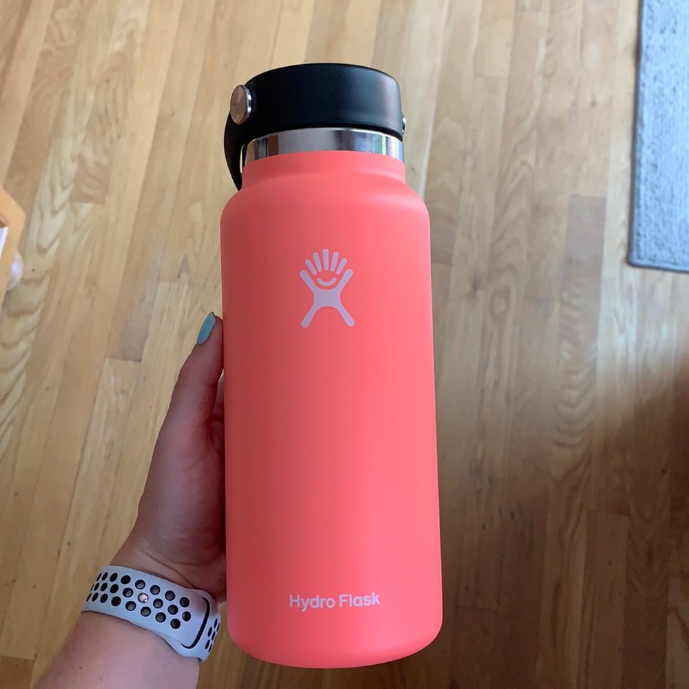 Bright peach 32oz Hydroflask